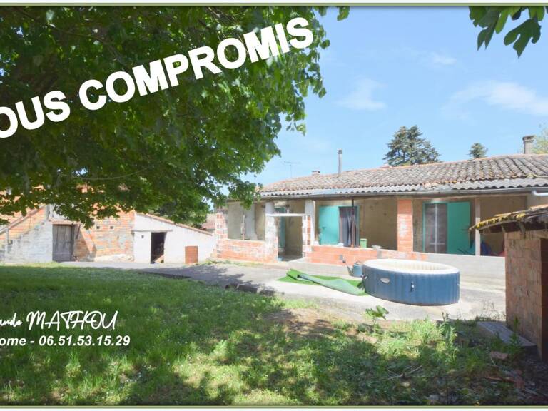 A vendre Ferme 220 m2 2 habitations T4 et T3 avec 240 m2 de dépendances sur terrain arboré 8500 m2 - 11320 — photo 1