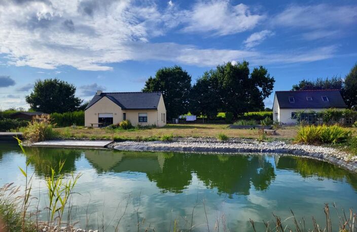 Maison de plain-pied à QUEMPERVEN (22450), piscine naturelle et verger ! — photo 2