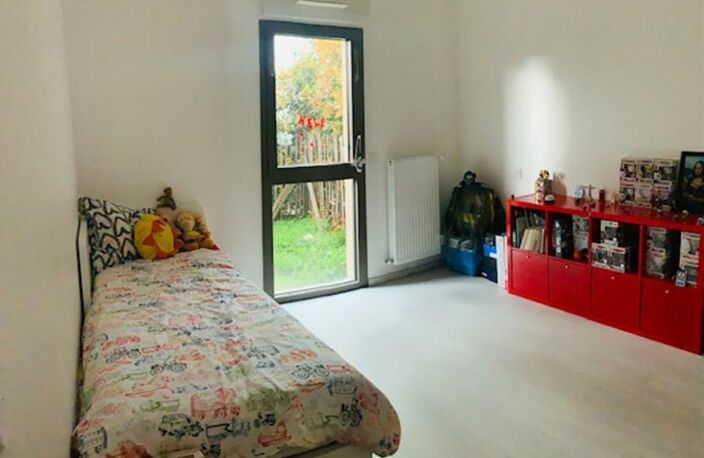 Bordeaux, quartier Euratlantique, T2 récent de 46 m2 avec extérieur de 28 m2 — photo 3