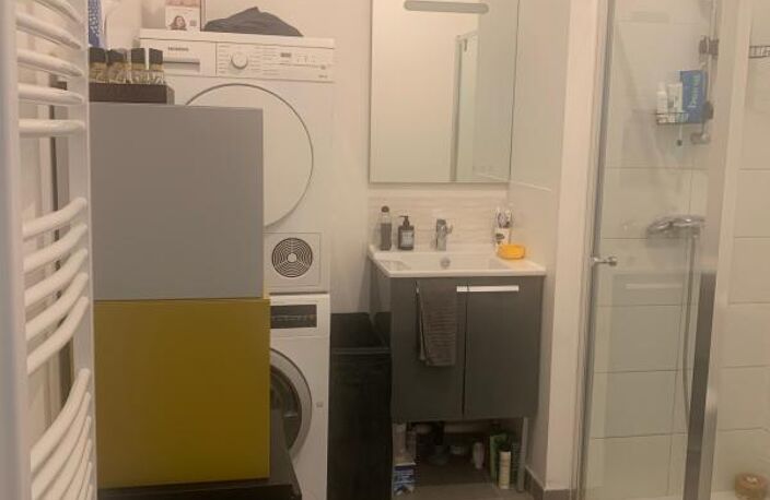 Bordeaux, quartier Euratlantique, T2 récent de 46 m2 avec extérieur de 28 m2 — photo 4