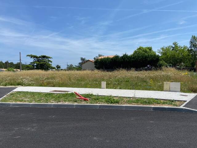 Terrain à bâtir à Camblanes-et-Meynac (33360) — photo du bien