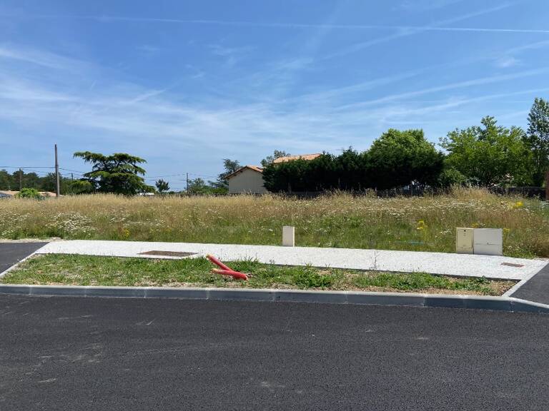 Terrain à bâtir à Camblanes-et-Meynac (33360) — photo 1