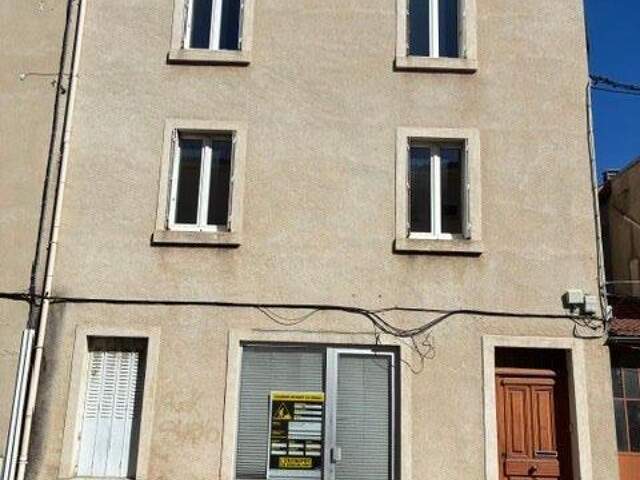 Immeuble composé de trois plateaux — photo du bien