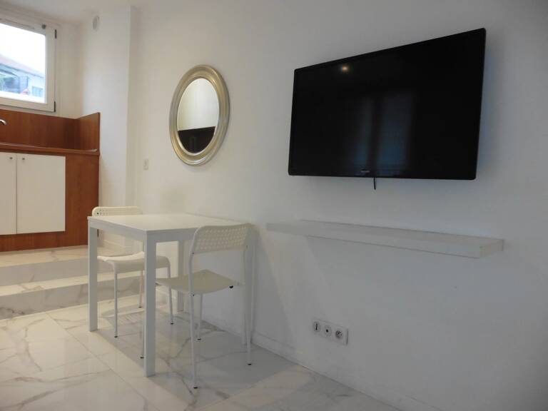Studio Carré D'or avec balcon . — photo 1