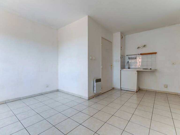STUDIO 23 M2 PROCHE GARE RIQUIER — photo 1