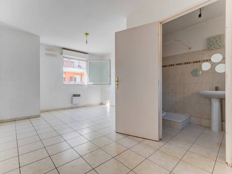 STUDIO 23 M2 PROCHE GARE RIQUIER — photo 1
