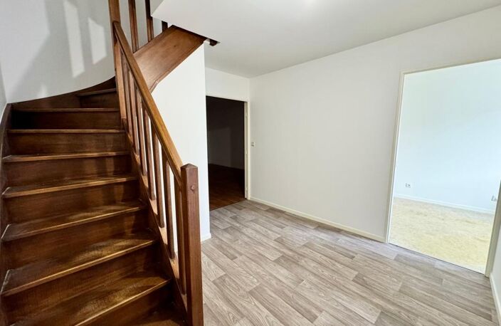 Maison 111 m² – 4 chambres & 1 dressing - Garage - Jardin - DPE D — photo 3