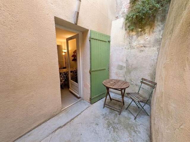 Maison intra muros avec cour quartier recherché — photo du bien
