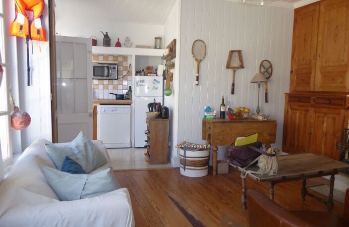 Appartement coeur de village de La Flotte — photo 3