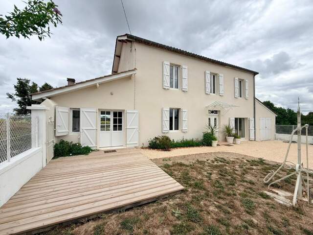 Maison ancienne rénovée avec caractère — photo du bien