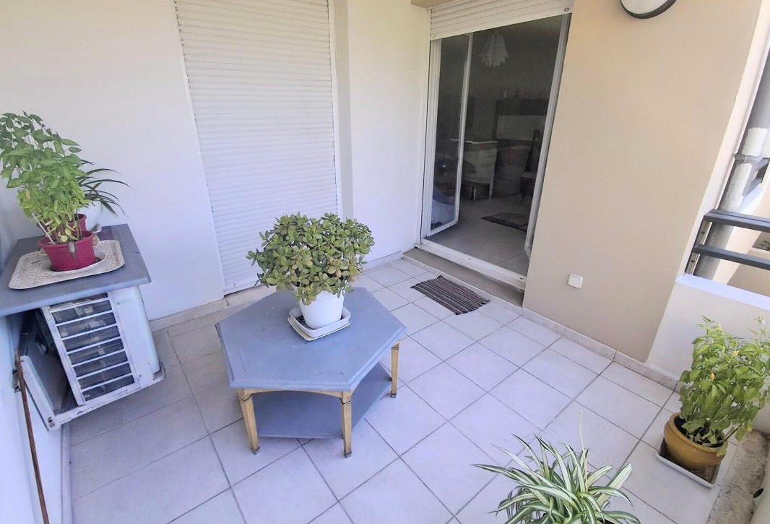 T2 avec terrasse, cave et stationnement - SIX FOURS LES PLAGES — photo 1