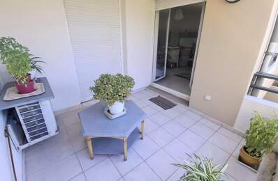 T2 avec terrasse, cave et stationnement - SIX FOURS LES PLAGES — photo du bien