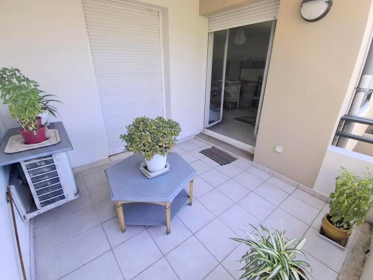 T2 avec terrasse, cave et stationnement - SIX FOURS LES PLAGES — photo 1