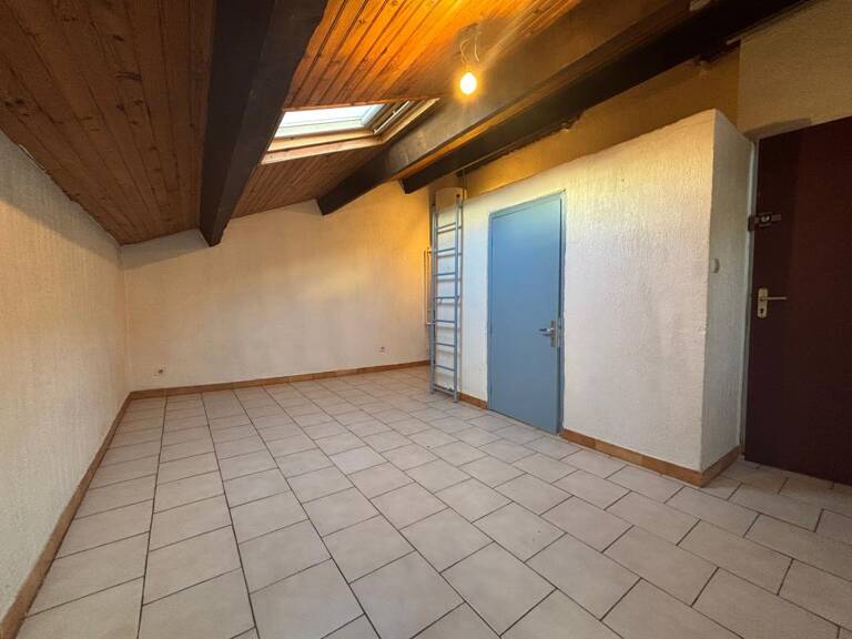 A vendre, centre ville de TOULON (83000) studio 20m² - 5 autres appartements à vendre dans le même immeuble — photo 1