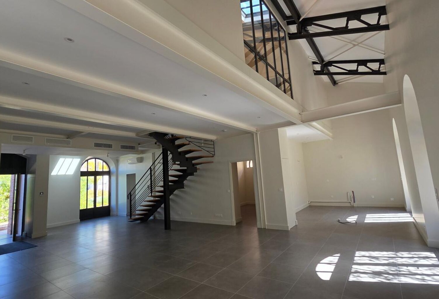 Loft d'exception de 207m² avec cour anglaise et patio dans une résidence de grand standing à Balaguier - Tamaris 83500 — photo 1