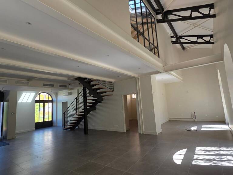 Loft d'exception de 207m² avec cour anglaise et patio dans une résidence de grand standing à Balaguier - Tamaris 83500 — photo 1