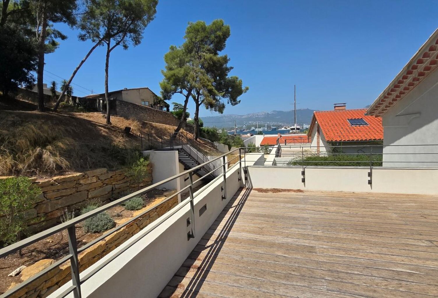 Loft d'exception de 183m² avec patio et toit terrasse - vue mer quartier Tamaris - Balaguier 83500 — photo 1