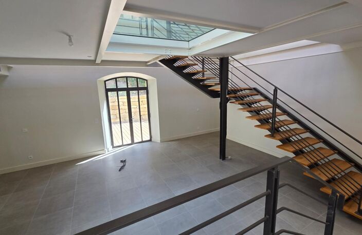 Loft de 221m² avec terrasse et jardin privatifs à Tamaris - Balaguier 83500 — photo 2