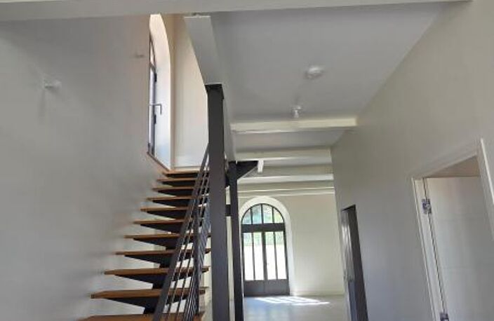 Loft T5 de 181m² dans une copropriété d'exception avec patio, jardin et toit terrasse La Seyne Sur Mer - Balaguier — photo 2
