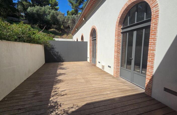 Loft T5 de 181m² dans une copropriété d'exception avec patio, jardin et toit terrasse La Seyne Sur Mer - Balaguier — photo 3