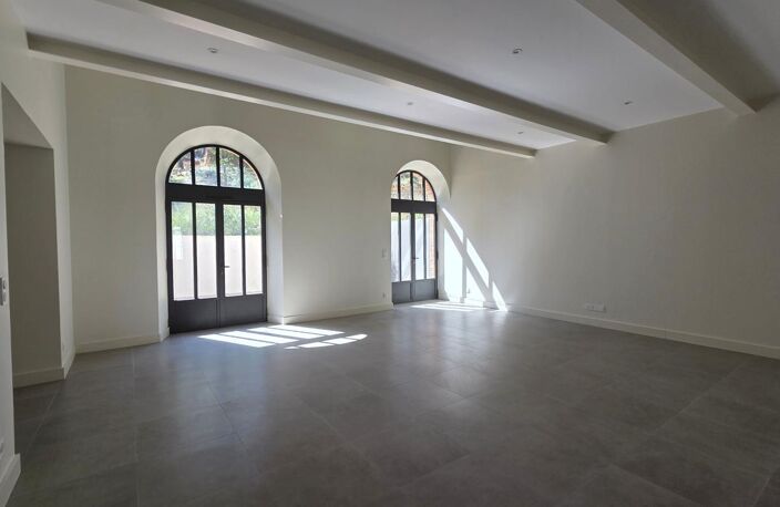 Loft T5 de 181m² dans une copropriété d'exception avec patio, jardin et toit terrasse La Seyne Sur Mer - Balaguier — photo 4