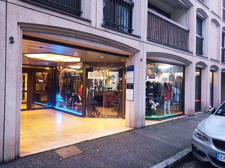 Bien Commercial À Vendre — photo 1