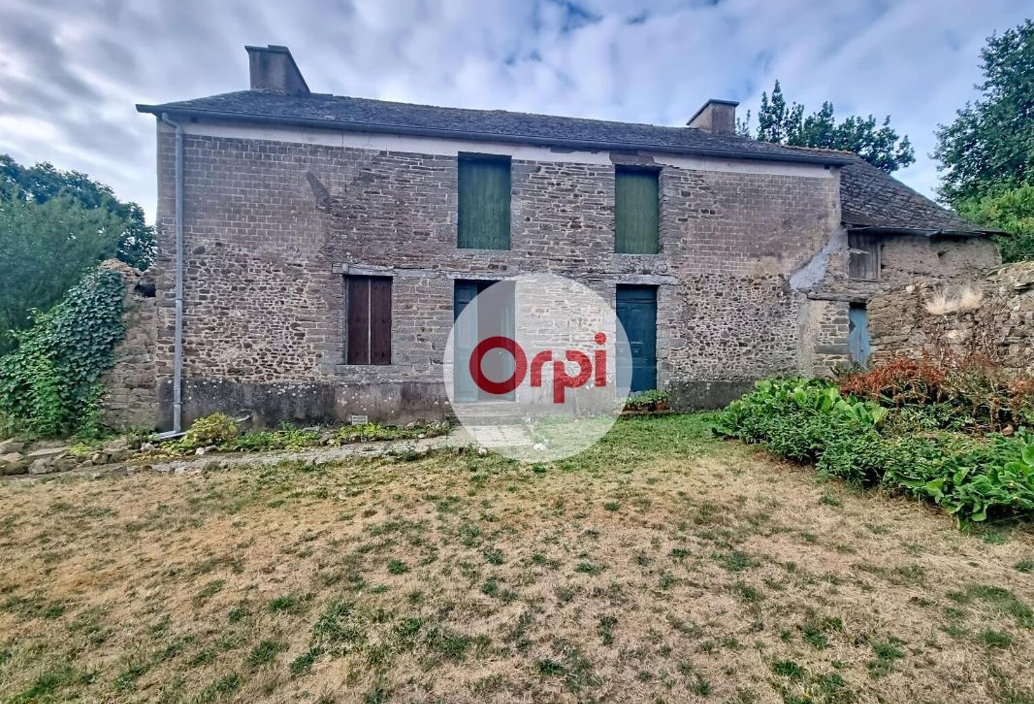 À VENDRE LONGÈRE EN PIERRE À RÉNOVER — photo 1
