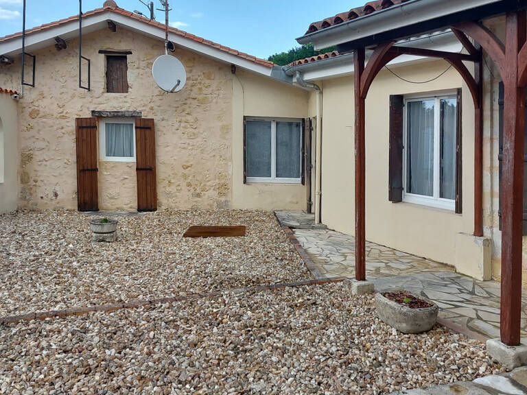 Ensemble immobilier avec restaurant et habitations — photo 1