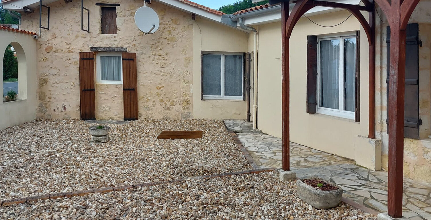Ensemble immobilier avec restaurant et habitations — photo 1