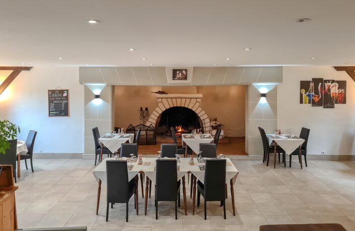 Ensemble immobilier avec restaurant et habitations — photo 2