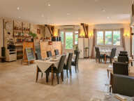 Ensemble immobilier avec restaurant et habitations — photo 3