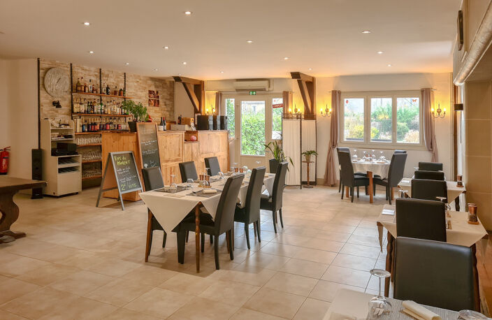 Ensemble immobilier avec restaurant et habitations — photo 3