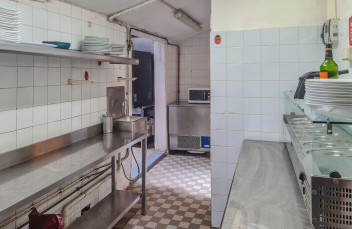 Ensemble immobilier avec restaurant et habitations — photo 5
