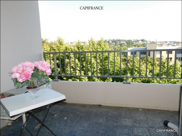 A ECULLY (69) EXCLUSIVITE APPARTEMENT 81 m² TRAVERSANT 3 CHAMBRES, BALCON, CAVE, 5ème étage ASCENSEUR — photo 1