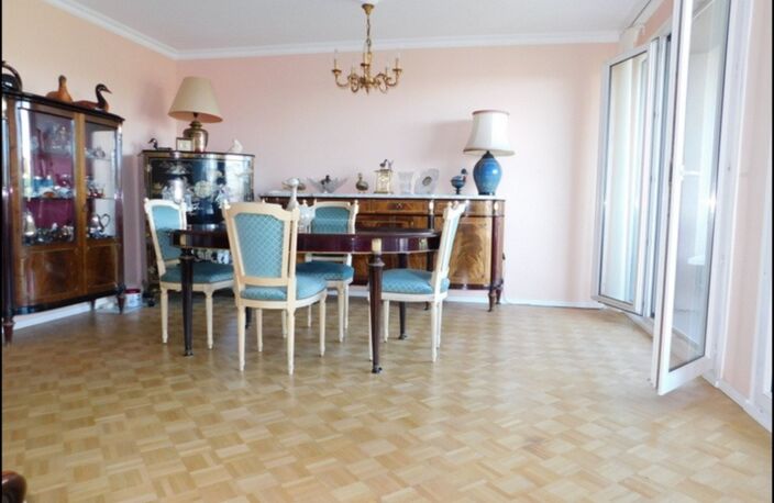 A ECULLY (69) EXCLUSIVITE APPARTEMENT 81 m² TRAVERSANT 3 CHAMBRES, BALCON, CAVE, 5ème étage ASCENSEUR — photo 2