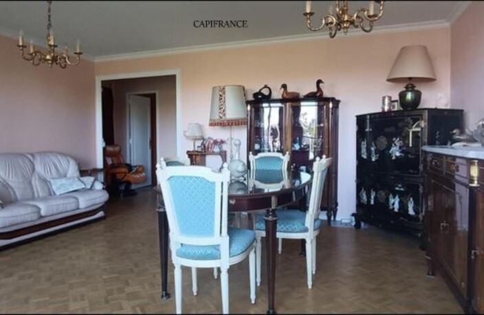 A ECULLY (69) EXCLUSIVITE APPARTEMENT 81 m² TRAVERSANT 3 CHAMBRES, BALCON, CAVE, 5ème étage ASCENSEUR — photo 3
