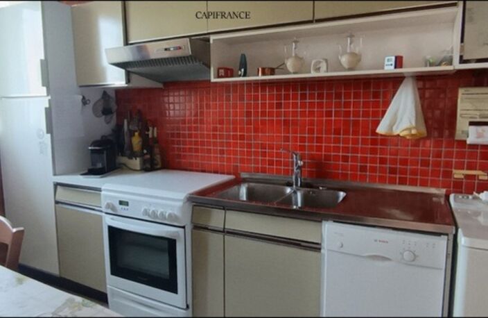 A ECULLY (69) EXCLUSIVITE APPARTEMENT 81 m² TRAVERSANT 3 CHAMBRES, BALCON, CAVE, 5ème étage ASCENSEUR — photo 4