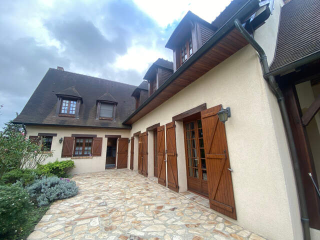 Dpt  (93), à vendre  maison P6 de 255 m² - Terrain de 808,00 m² — photo du bien