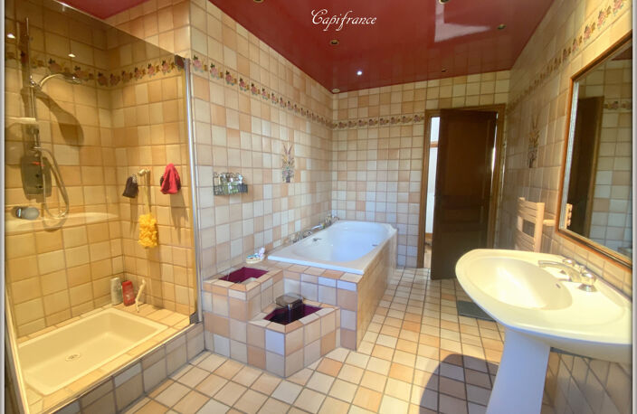 Dpt  (93), à vendre  maison P6 de 255 m² - Terrain de 808,00 m² — photo 4