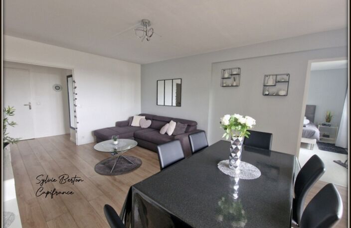 Appartement à vendre 4 pièces LIVRY GARGAN - 84 m2 - Balcon, une cave et deux places de parking — photo 2