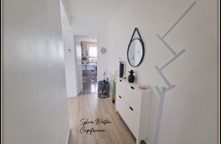 Appartement à vendre 4 pièces LIVRY GARGAN - 84 m2 - Balcon, une cave et deux places de parking — photo 3