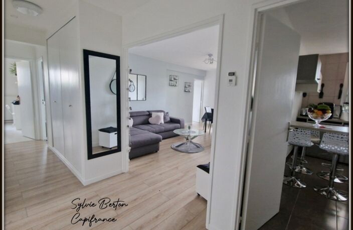 Appartement à vendre 4 pièces LIVRY GARGAN - 84 m2 - Balcon, une cave et deux places de parking — photo 4