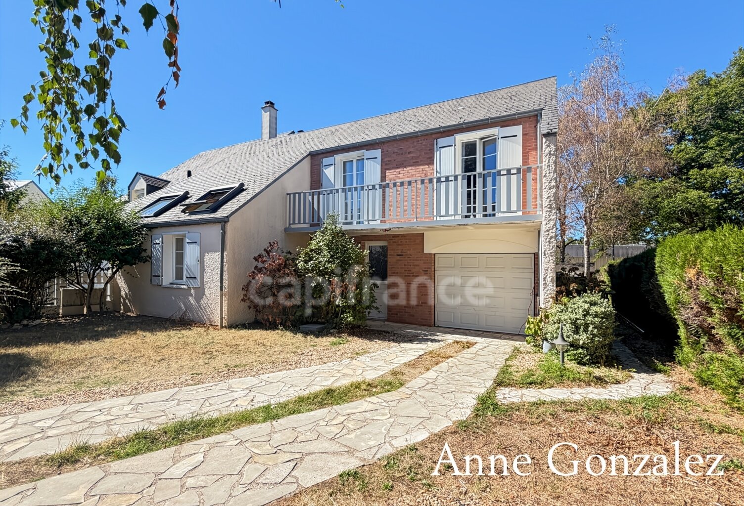 ORLEANS LA SOURCE, aux portes de la Sologne, à vendre maison familiale avec balcon, jardin clos sans vis-àvis et garage + trois places de parking — photo 1