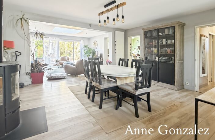 ORLEANS LA SOURCE, aux portes de la Sologne, à vendre maison familiale avec balcon, jardin clos sans vis-àvis et garage + trois places de parking — photo 2