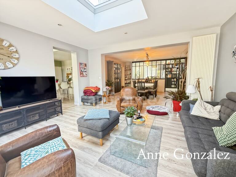 ORLEANS LA SOURCE, aux portes de la Sologne, à vendre maison familiale avec balcon, jardin clos sans vis-àvis et garage + trois places de parking — photo 1