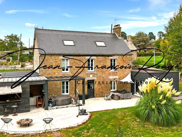 A trois kilomètres du centre de Tessy sur Vire, charmante maison en pierres rénovée d'une surface de 175 m² !!! — photo du bien
