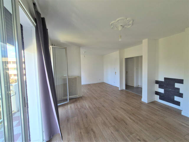 EYBENS – T4 73 m² AVEC VUE SUR LES MONTAGNES, ÉTAGE ÉLEVÉ, BALCON, SEJOUR DOUBLE ET PLACE DE PARKING PRIVATIVE — photo du bien