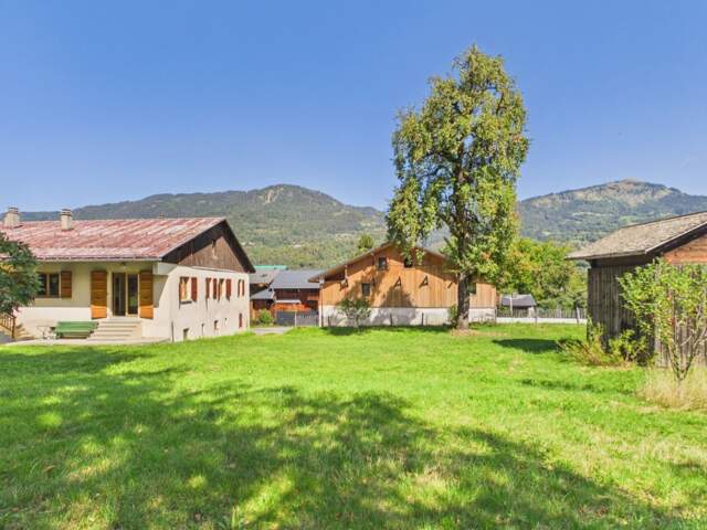 Haute Savoie (74), à vendre MORILLON - Domaine skiable du Grand Massif - Ferme à rénover P10 280m² — photo du bien