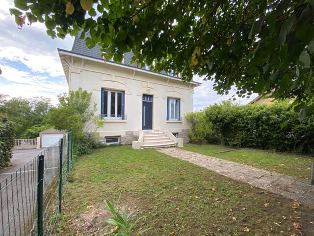 Maison à vendre 8 pièces MONTCEAU LES MINES (71) — photo du bien