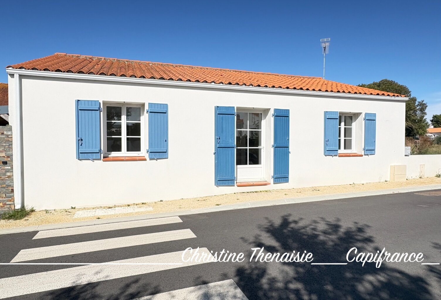 Maison à vendre 3 pièces coeur de ville avec terrain BEAUVOIR SUR MER (85) — photo 1